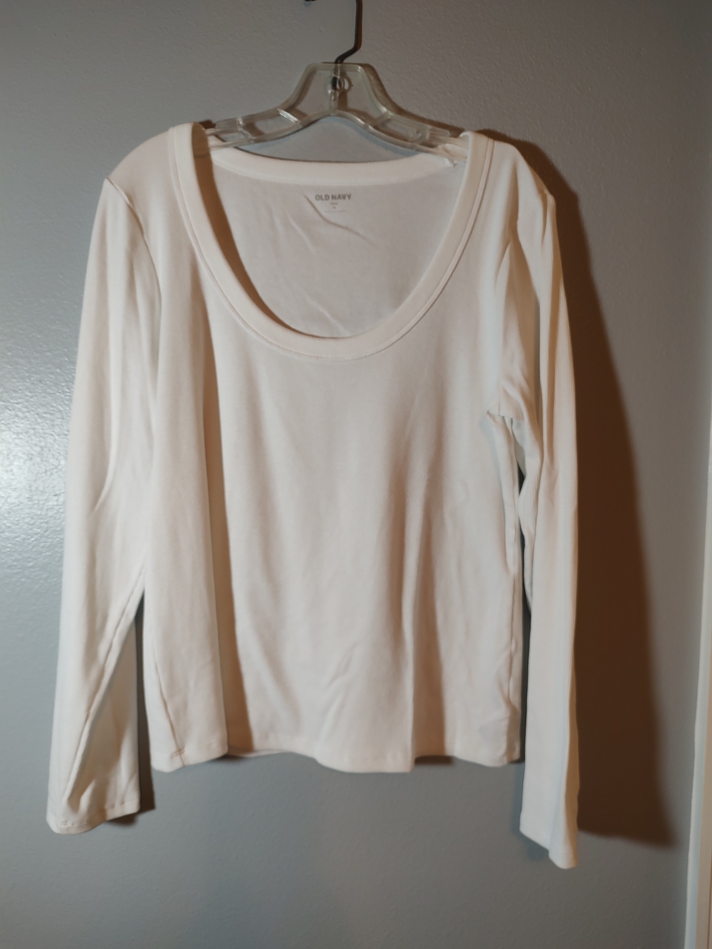 Old Navy Scoop Neck Long-Sleeve Tee in White